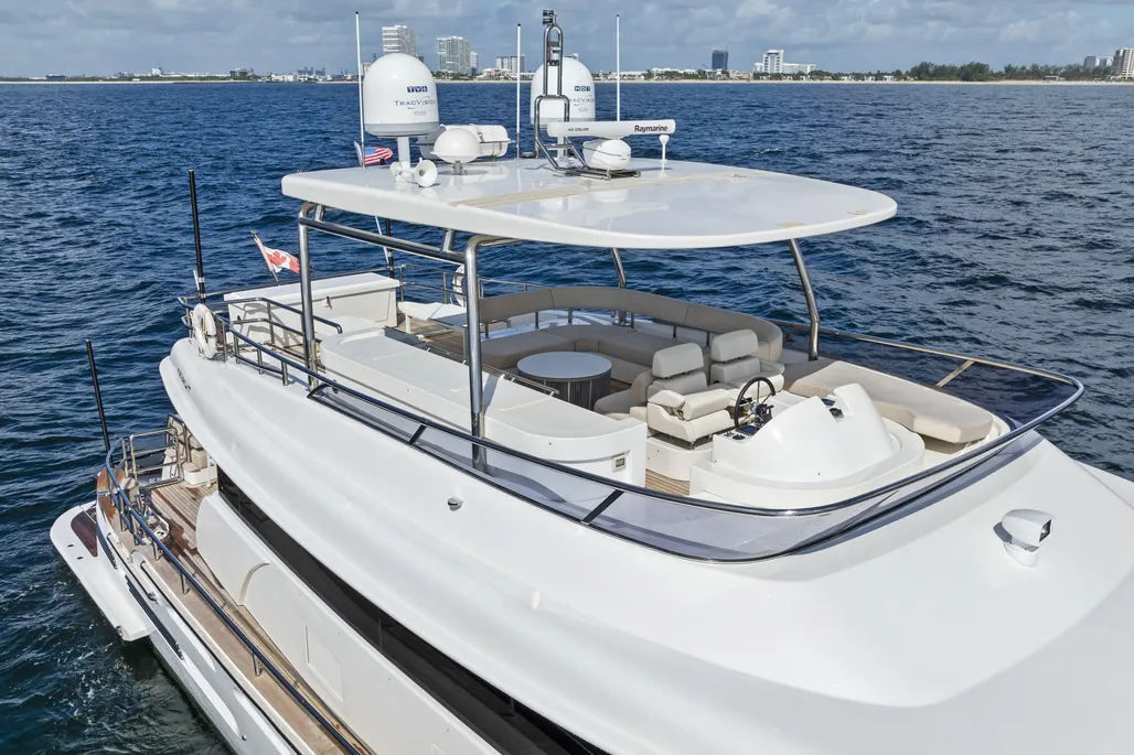 Yacht Photo 7
